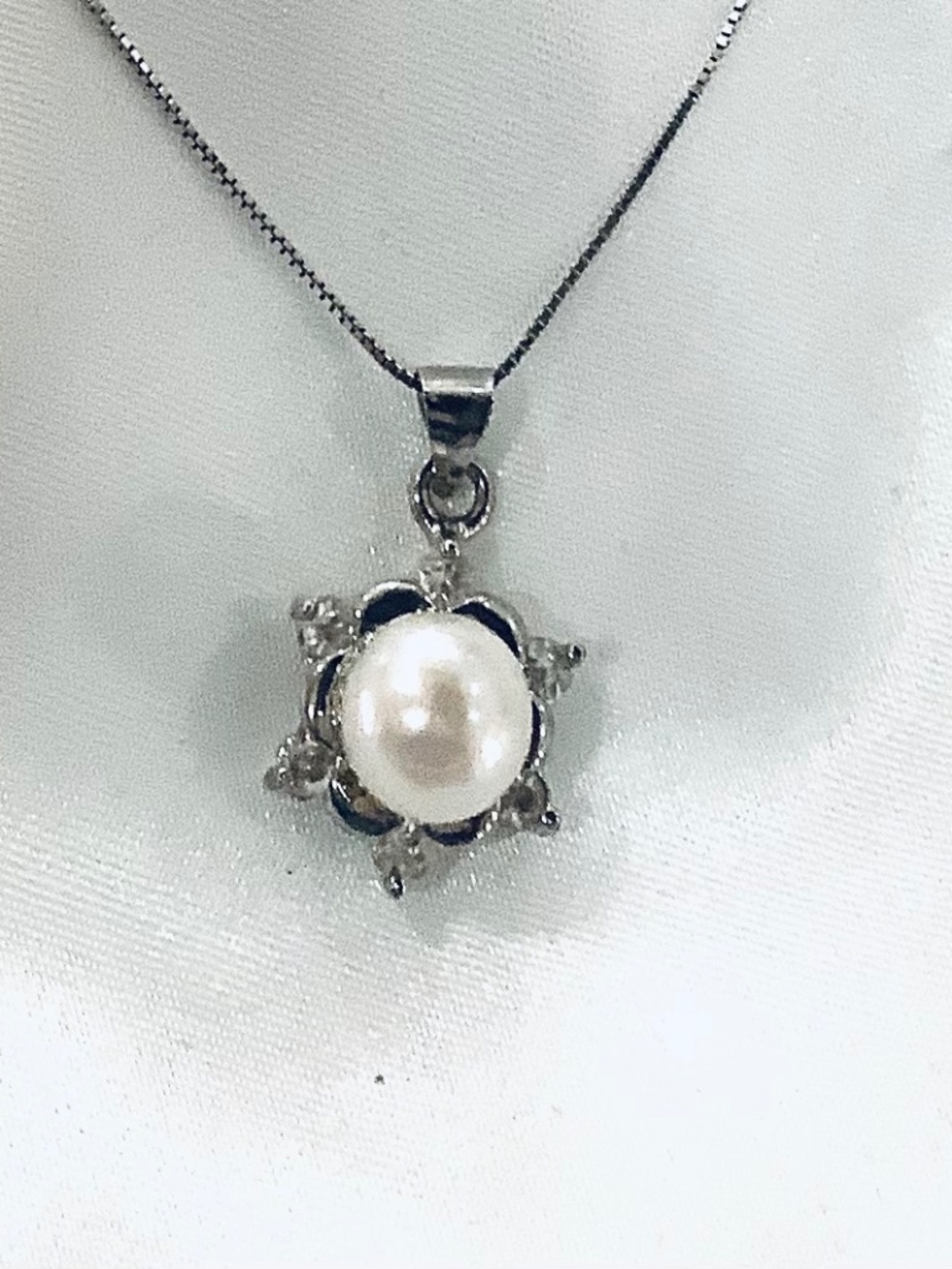Luxury Freshwater Pearl Pendant Snowflake Design w/ 16 in sterling silver chain